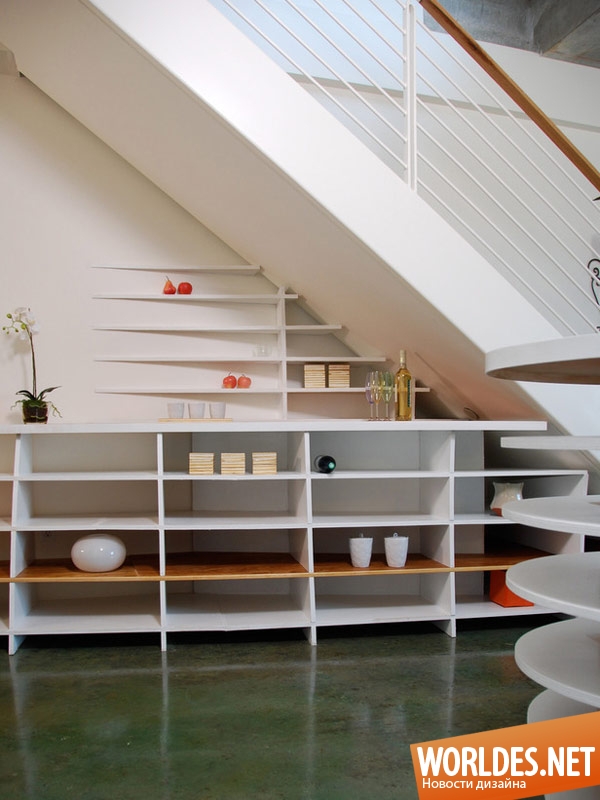 дизайн мебели, дизайн полок под лестницей, шкафы под лестницей, полки под лестницей